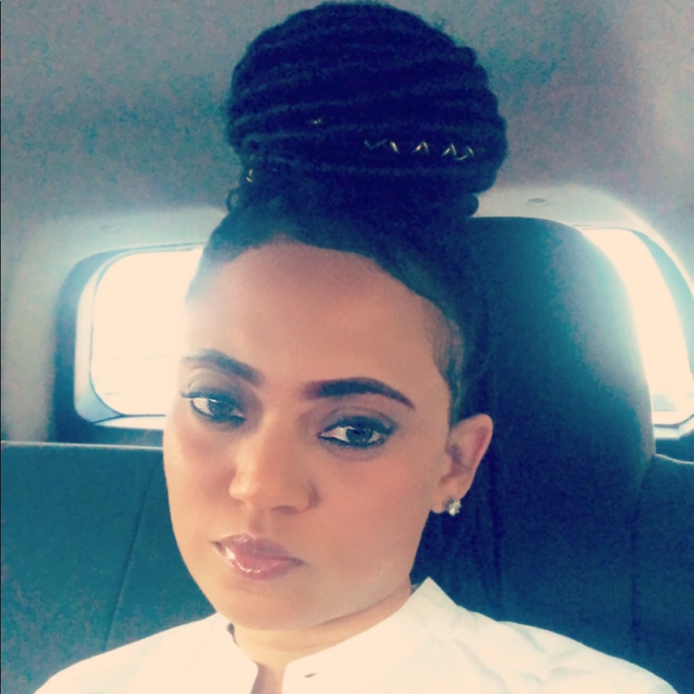 Meet your Posher, Charline